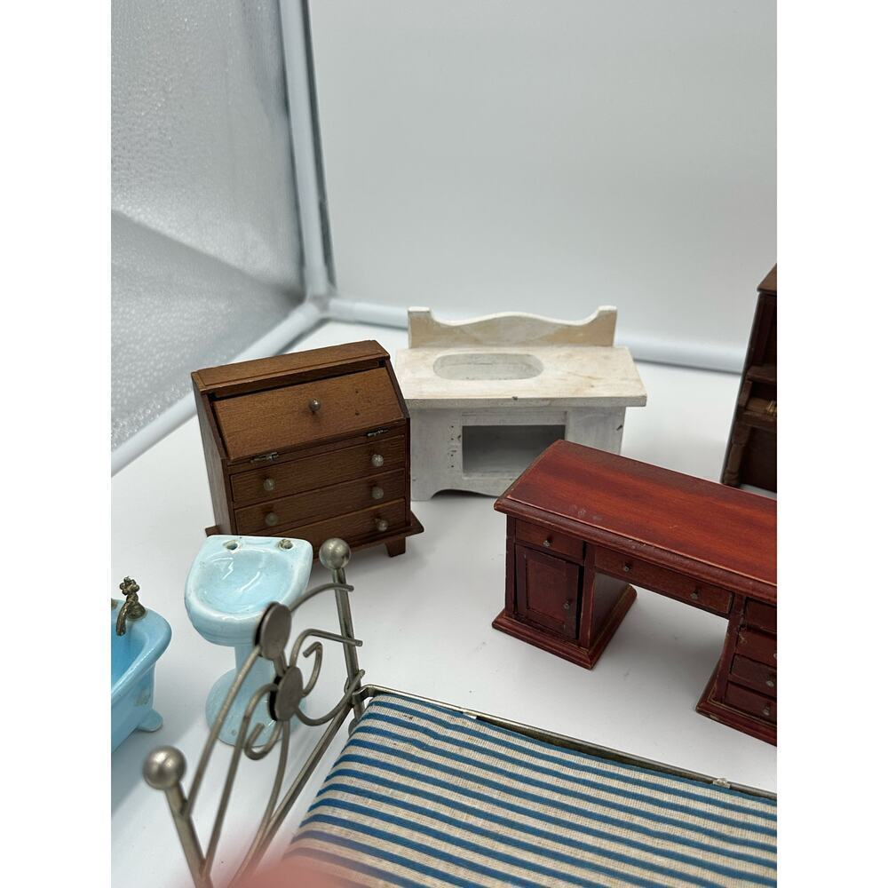 Lot of 9 Pieces of Vintage Doll Furniture - Picture 5 of 6